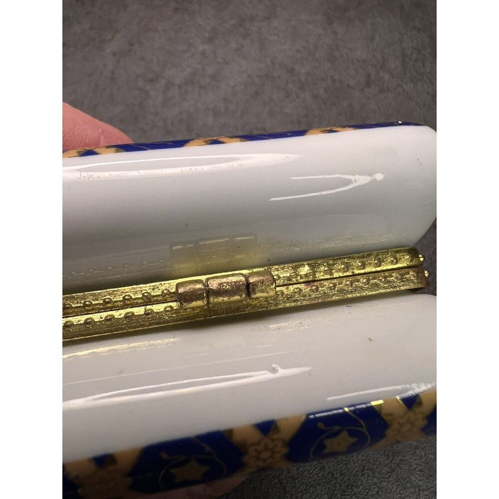 Vintage Decorative Porcelain Trinket Box Purse Design - Picture 6 of 9